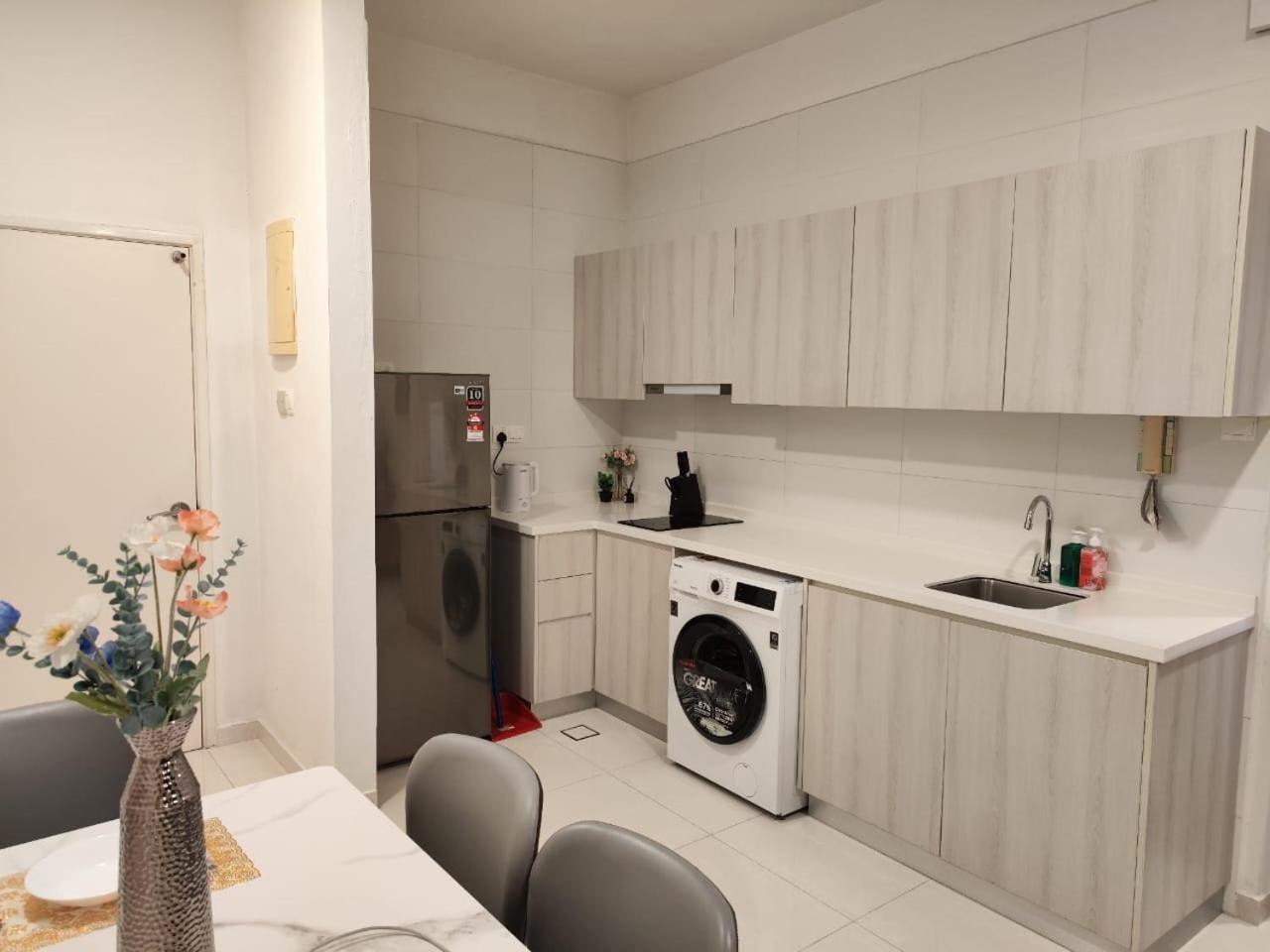 Sks Pavillion Cozy With Netflix Wifi Car Park Apartment