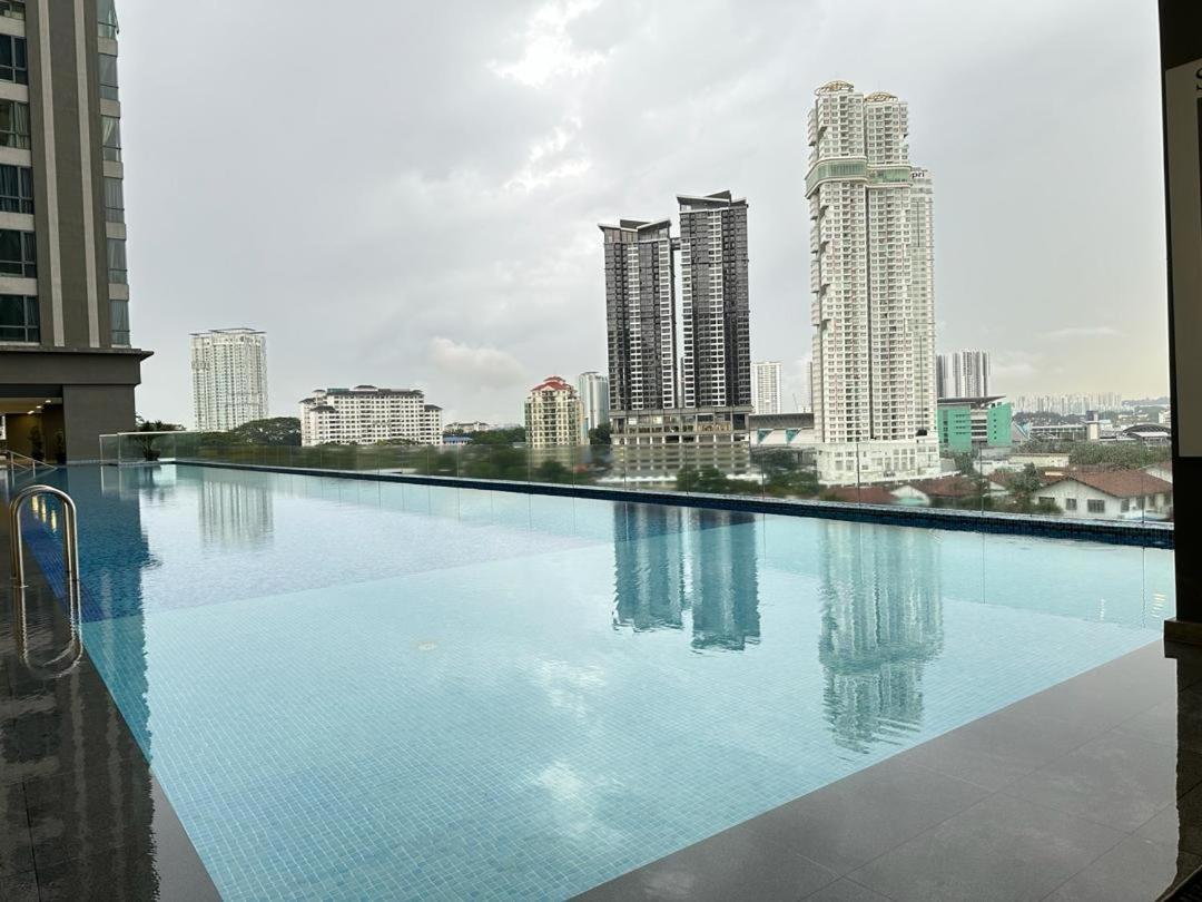 Sks Pavillion Cozy With Netflix Wifi Car Park Apartment Johor Bahru