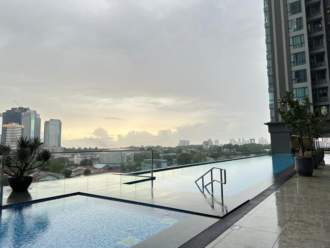 Sks Pavillion Cozy With Netflix Wifi Car Park * Johor Bahru
