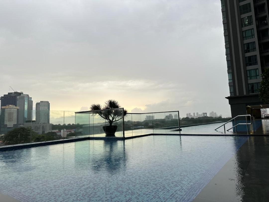Sks Pavillion Cozy With Netflix Wifi Car Park Apartment
