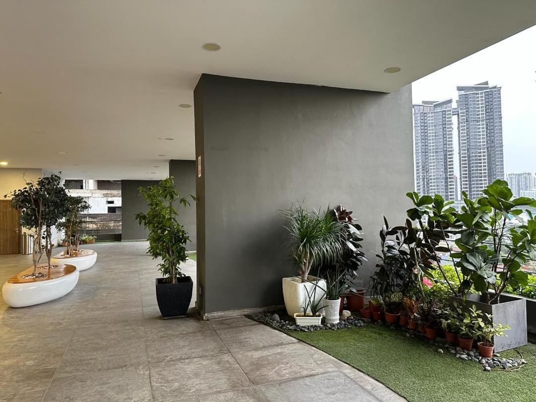 Sks Pavillion Cozy With Netflix Wifi Car Park Apartment Johor Bahru